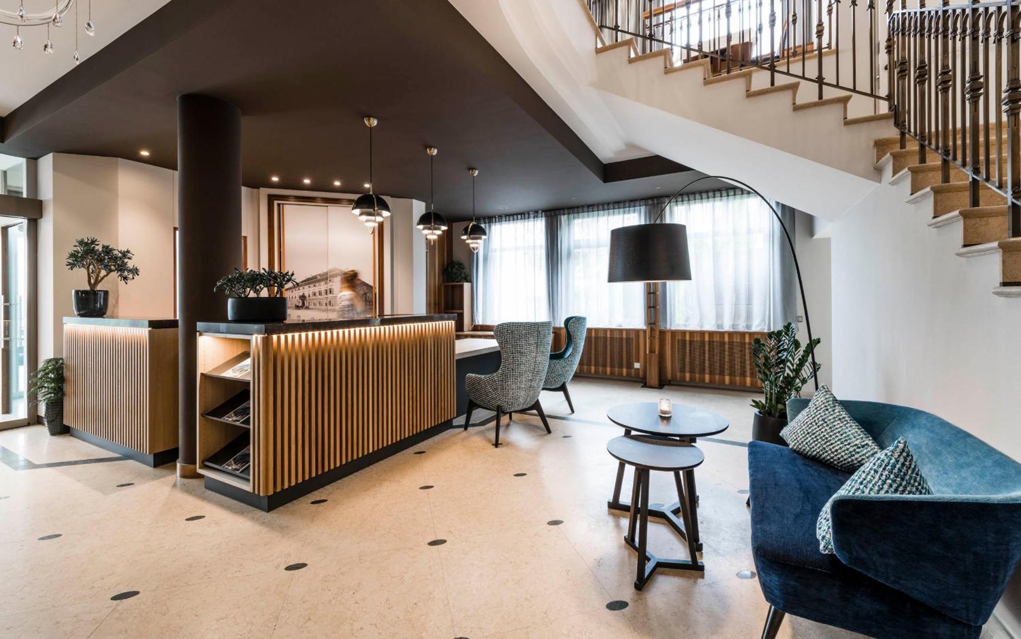 Hotel Post Alpine Cityflair Brunico Luaran gambar